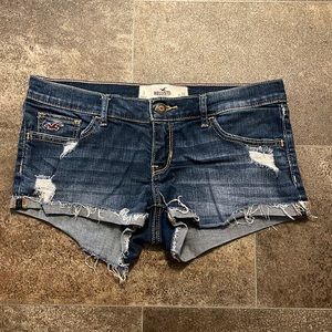 Hollister Distressed Jean Shorts. 3, w26.